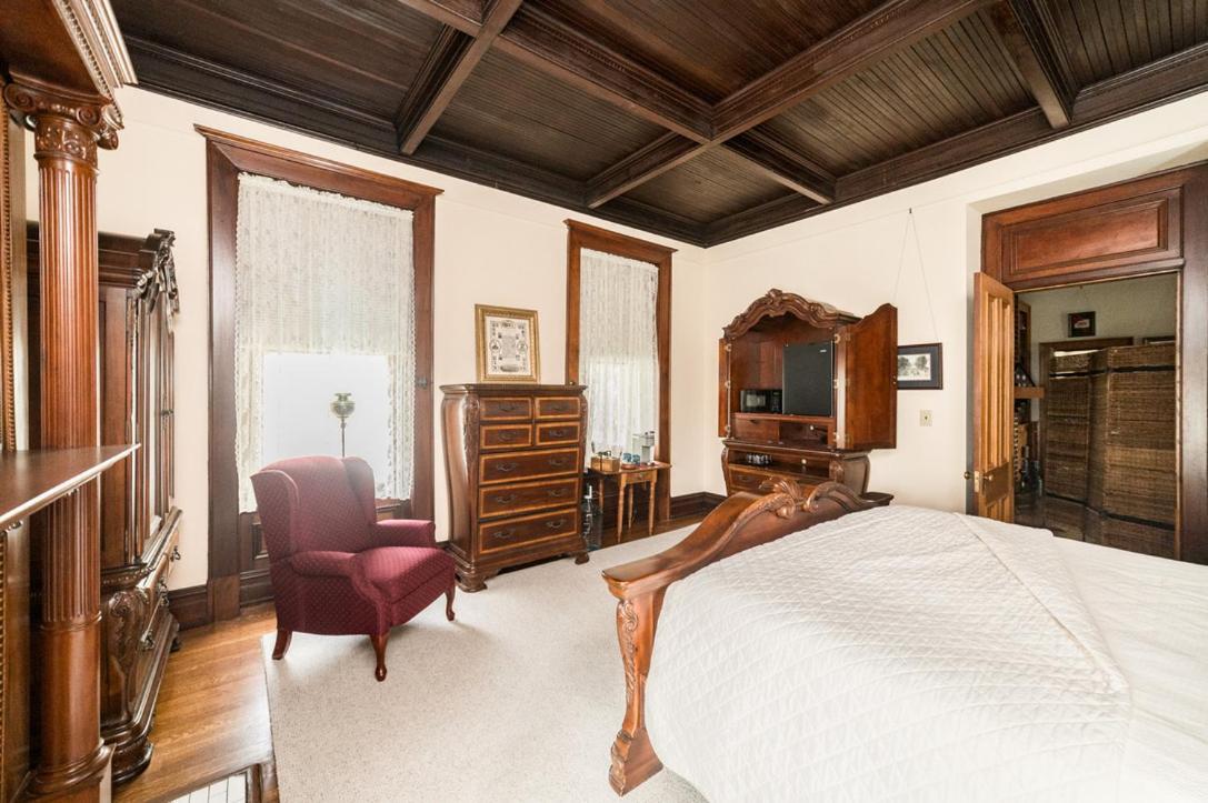 One Of These Nights - King Sized Bed - Sleeps 2 Hotel Lynchburg Exterior photo