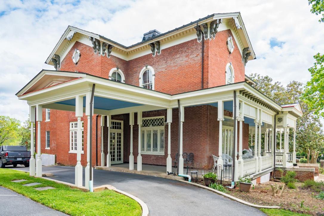 One Of These Nights - King Sized Bed - Sleeps 2 Hotel Lynchburg Exterior photo