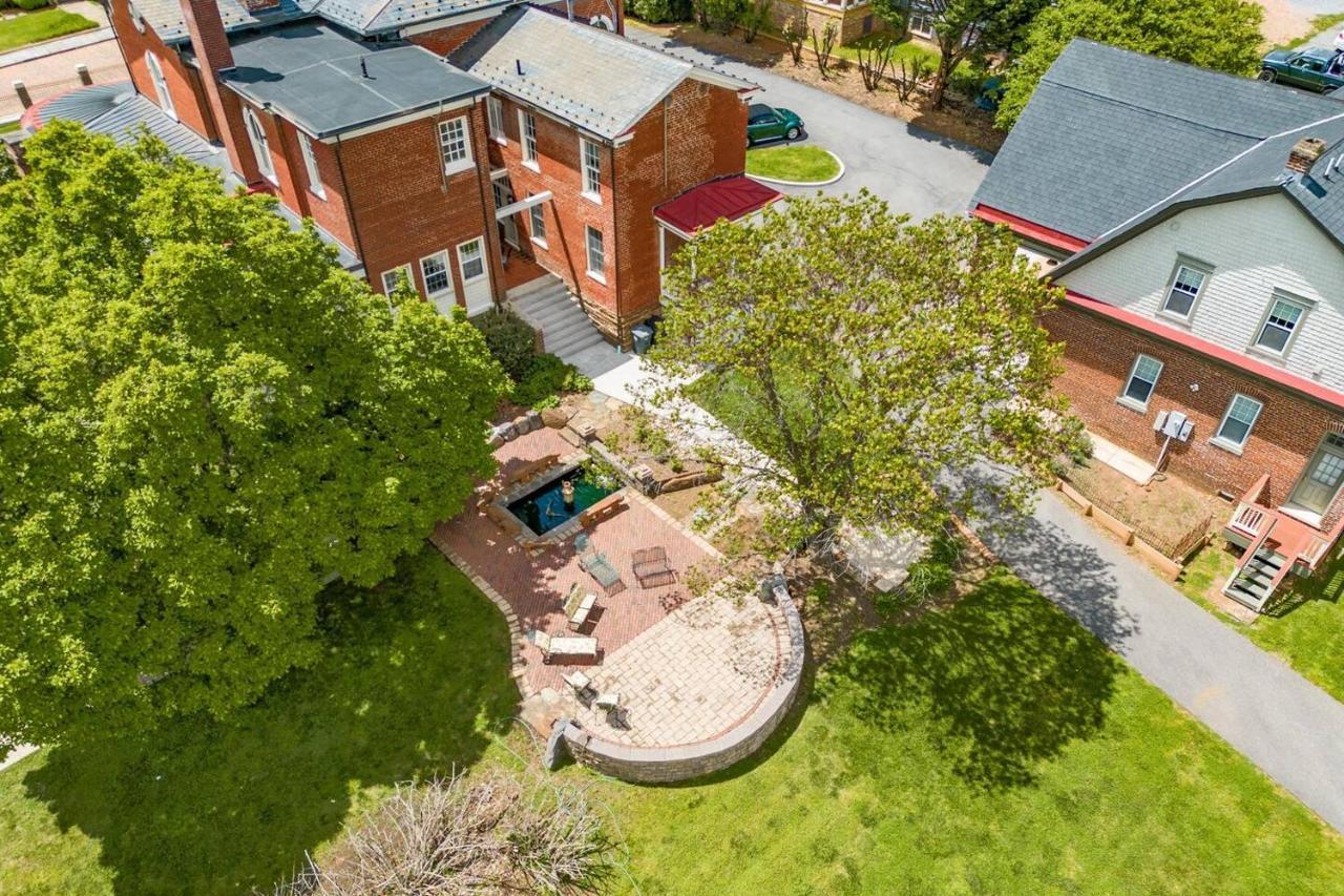 One Of These Nights - King Sized Bed - Sleeps 2 Hotel Lynchburg Exterior photo
