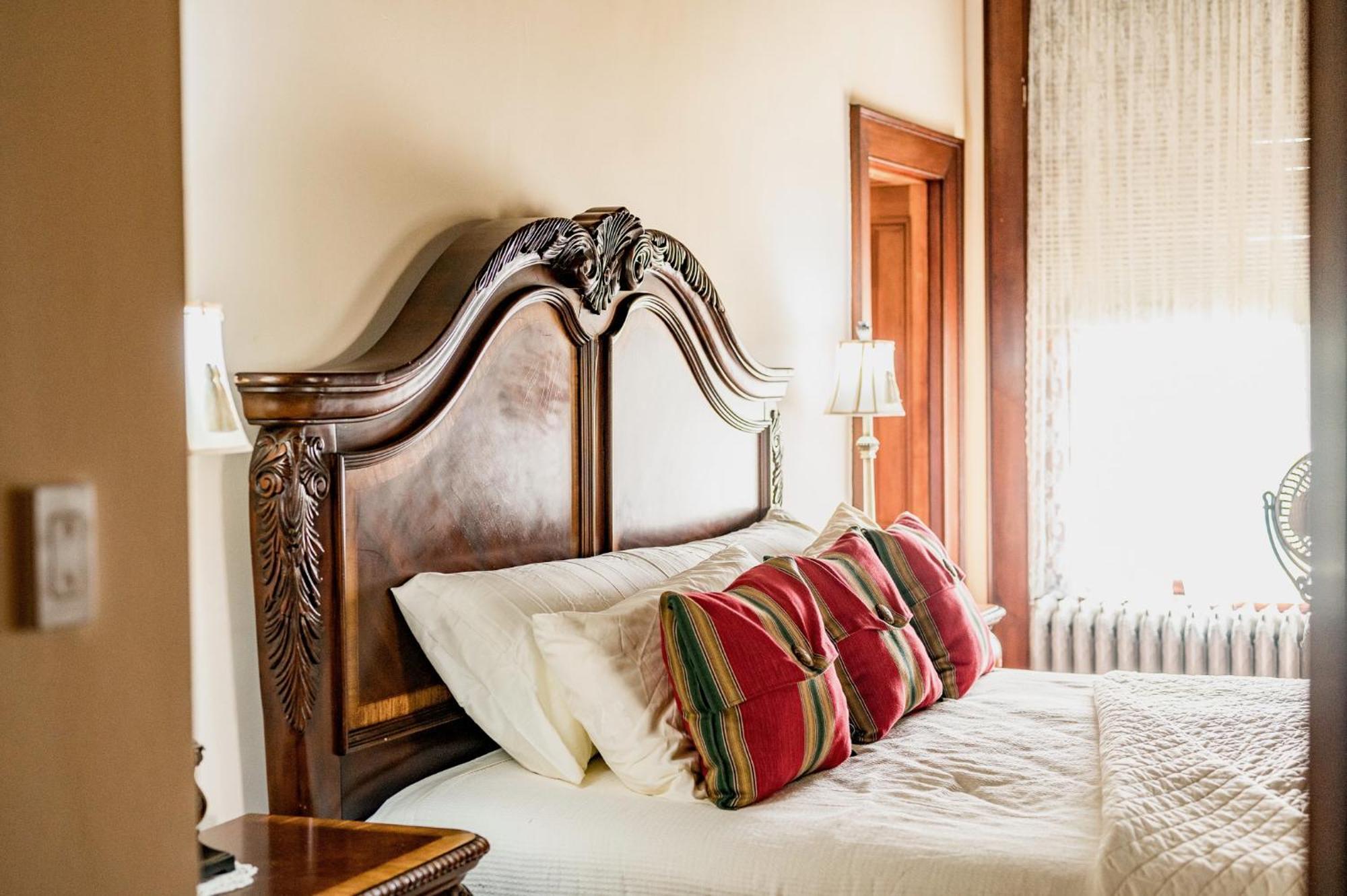 One Of These Nights - King Sized Bed - Sleeps 2 Hotel Lynchburg Exterior photo